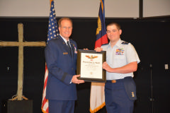 Gen Scanlan presenting the Spaatz Award to C/Col Waters.