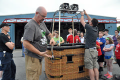 Crew sets up balloon basket